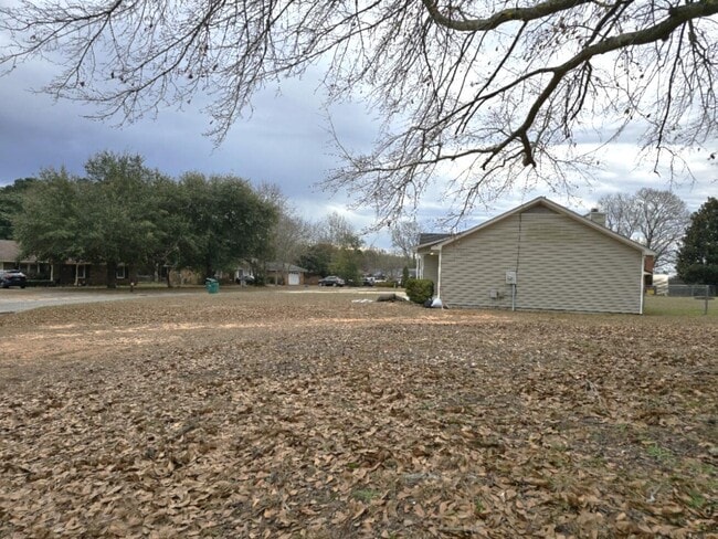 Building Photo - 5945 Lost Creek Dr