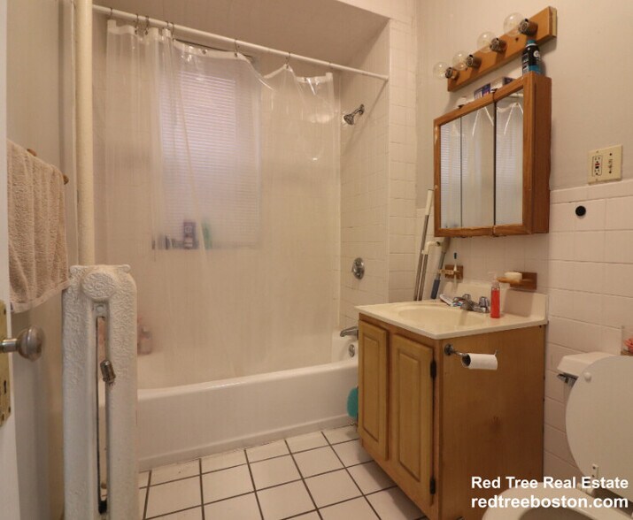 Building Photo - 465 Park Dr