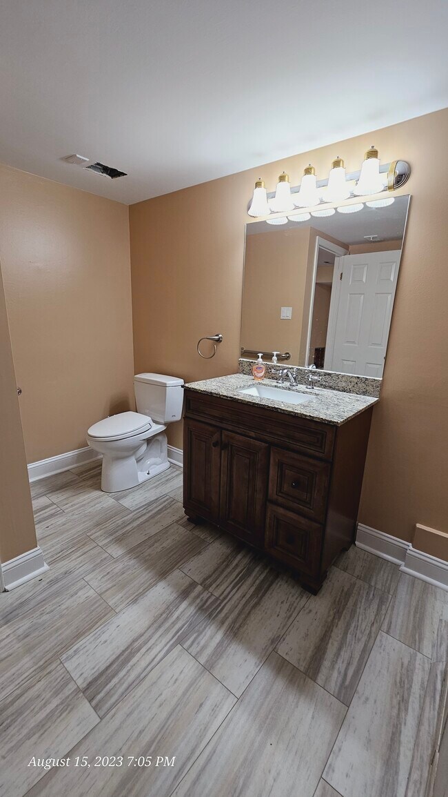 Building Photo - 451 Redbud Ct