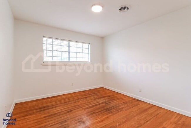 Building Photo - Move-In Ready 3BR Home with Modern Updates & Spacious Yard!