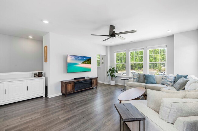 Building Photo - 2245 Kettle Falls Station