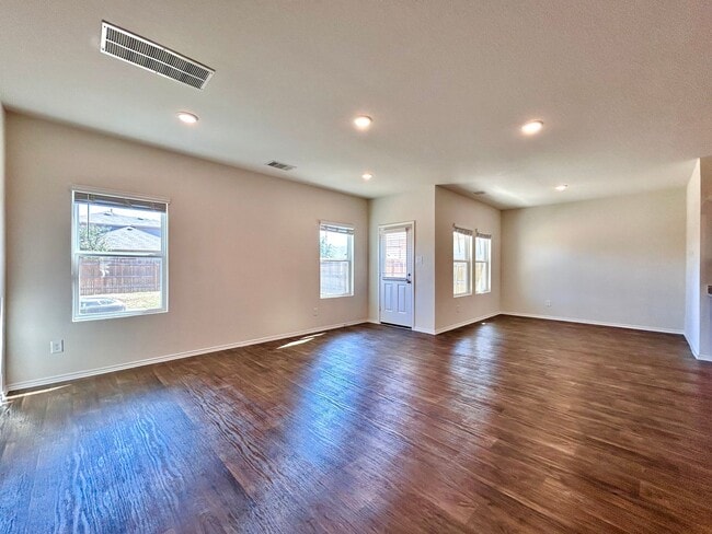 Building Photo - 221 Granary Dr