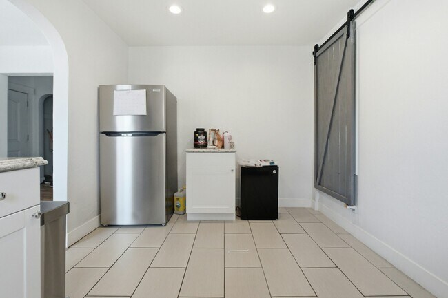 Building Photo - 75 S 300 W