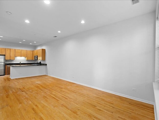 Building Photo - 945 N Howe-H