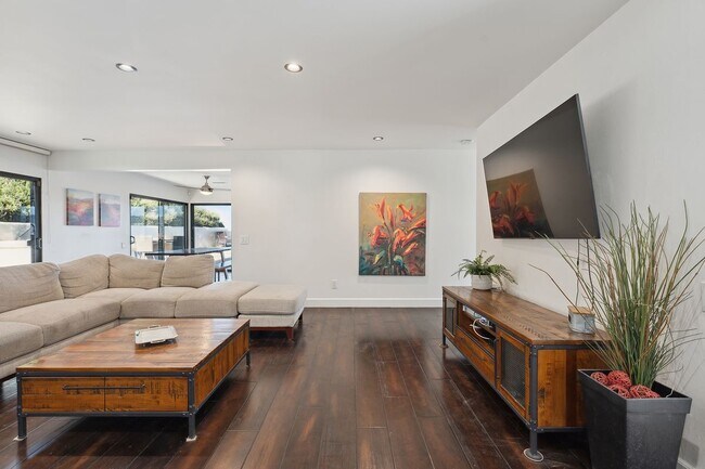 Building Photo - 4372 Park Vicente