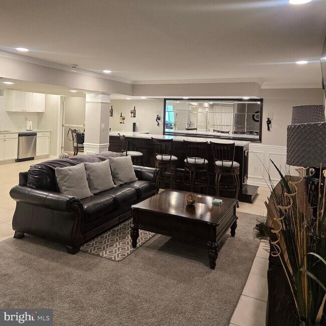 Building Photo - 3 Hillfield Ave