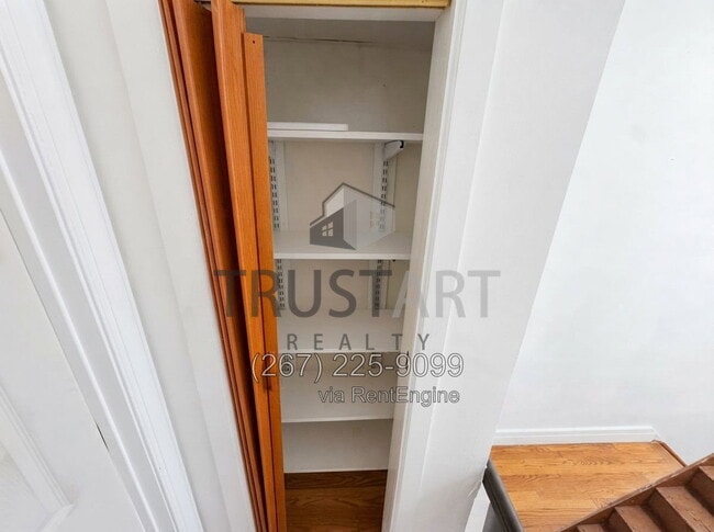 Building Photo - 4747 N Mascher St