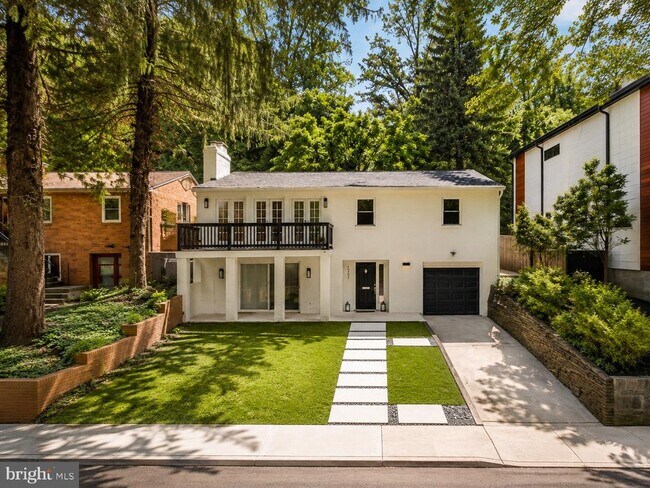 Building Photo - 2933 Arizona Ave NW