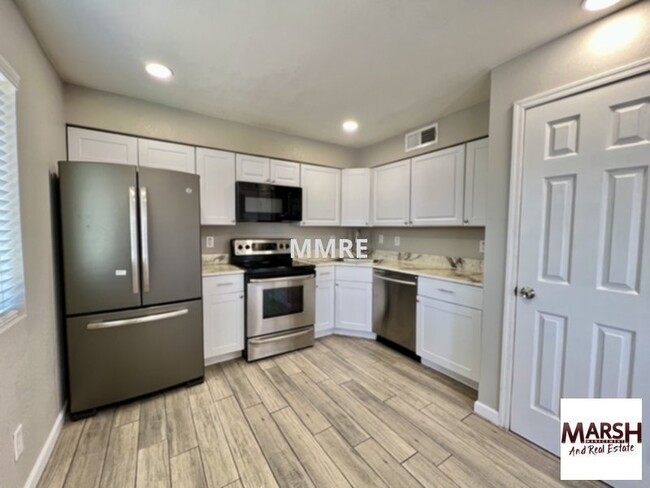 Building Photo - Updated 3 bedroom condo in Phoenix!