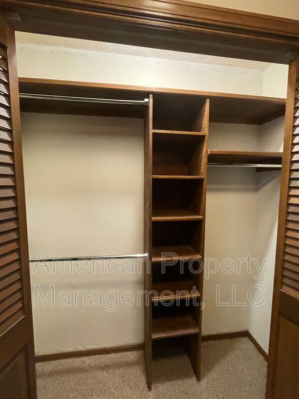 Building Photo - 714 S Marion Ave