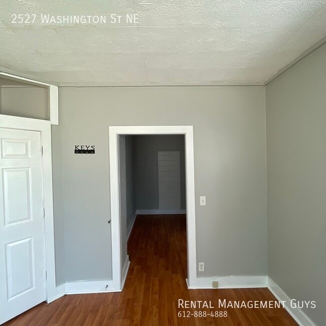 Building Photo - 4 Bedroom Home! Updated Kitchen and Office!