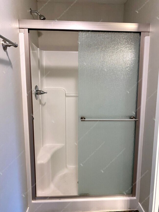 Building Photo - Bright Southeast Bend Home Near Canal Trai...