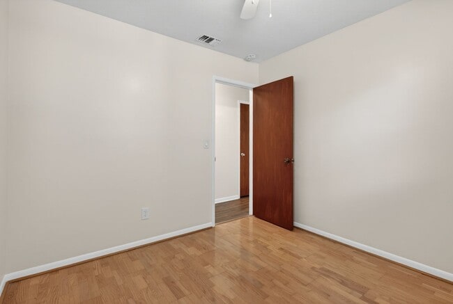 Building Photo - Adorable Single Family Home