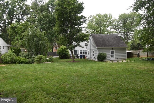 Building Photo - 2901 Meadow View Rd