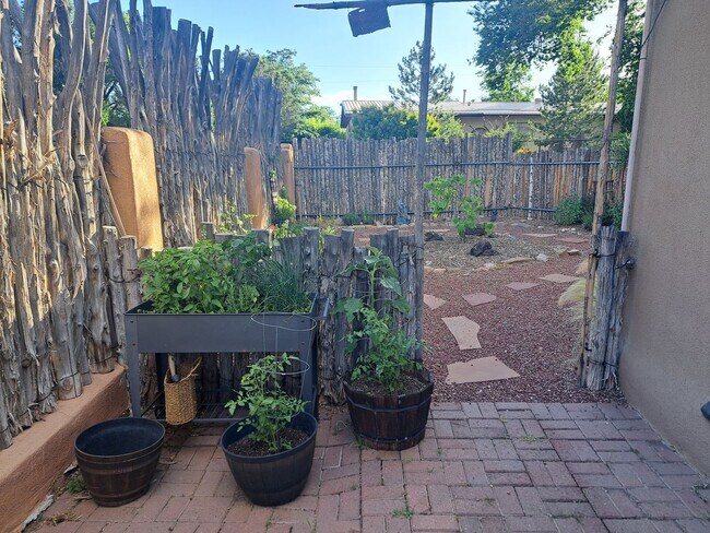 Building Photo - Charming 4-Bedroom, 2-Bath Home with Priva...