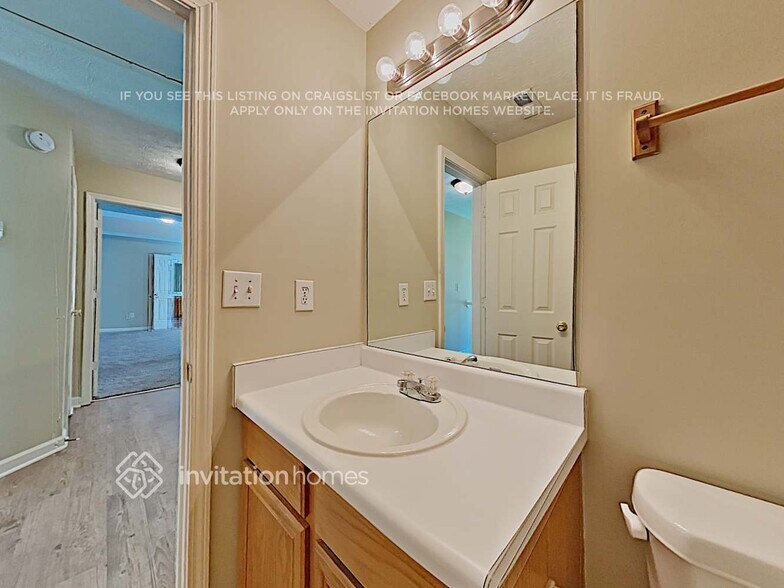 Building Photo - 320 Birchmere Close SW