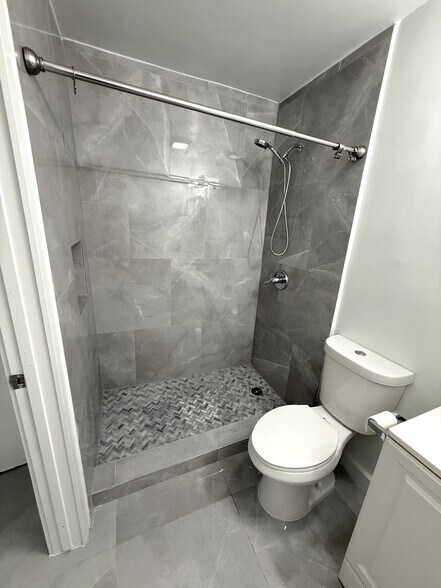 Building Photo - 624 Westward Dr