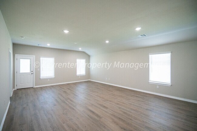 Building Photo - Gorgeous 4 Bed 2 Bath Home in Deer Creek School District!