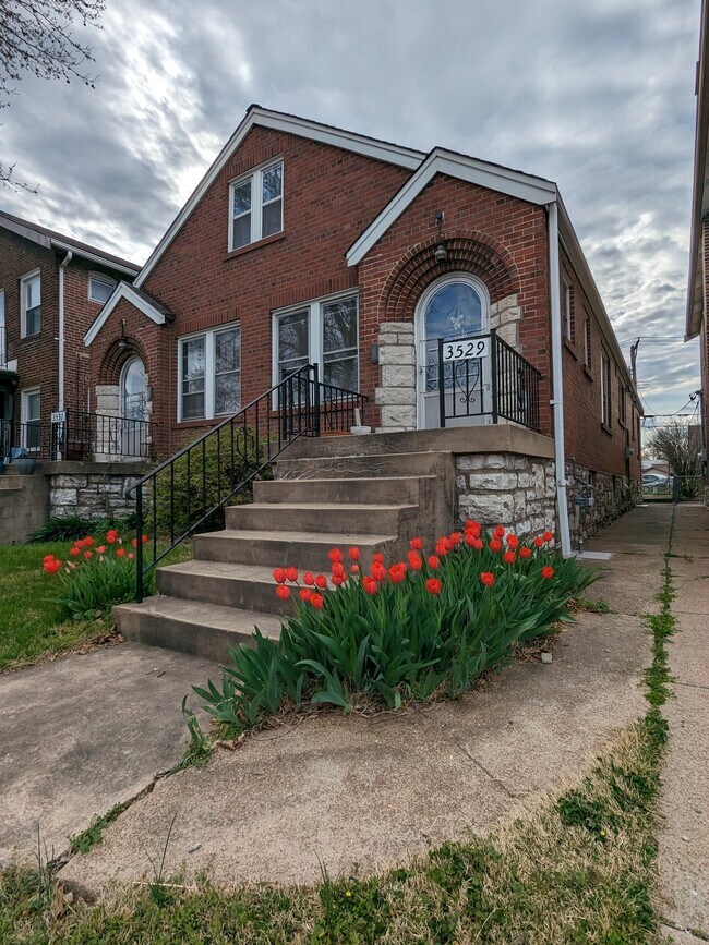 Building Photo - 3529 Lawn Ave