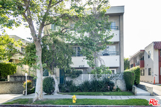 Building Photo - 4319 Dixie Canyon Ave