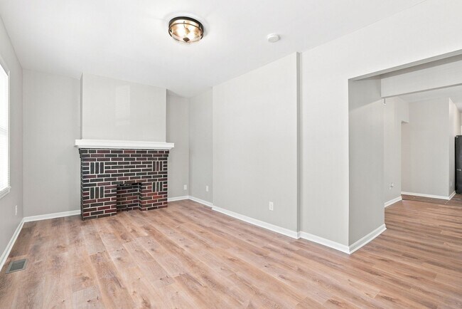 Building Photo - 846-848 Reinhard Ave