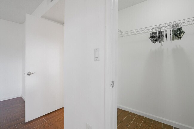 Building Photo - 1385 Crystal Way
