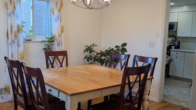 Building Photo - 3943 Boulevard Dr