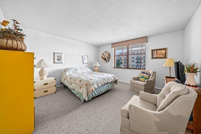 Building Photo - 3460 S Ocean Blvd