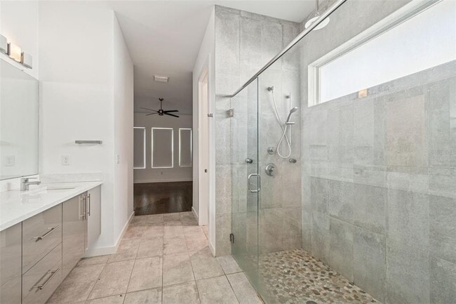 Building Photo - 6719 S Dauphin Ave