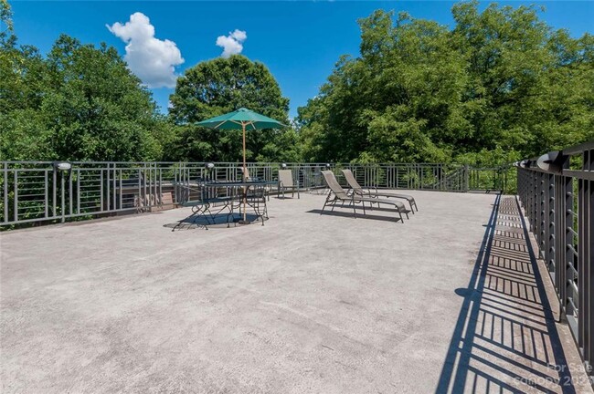 Building Photo - The Grove -Fully furnished-all Utilities -...
