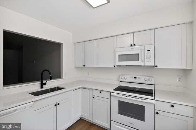 Building Photo - 10313 Bridgetown Pl