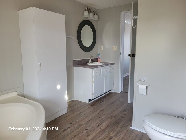 Building Photo - Charming 4 Bedroom Manufactured Home in Ka...
