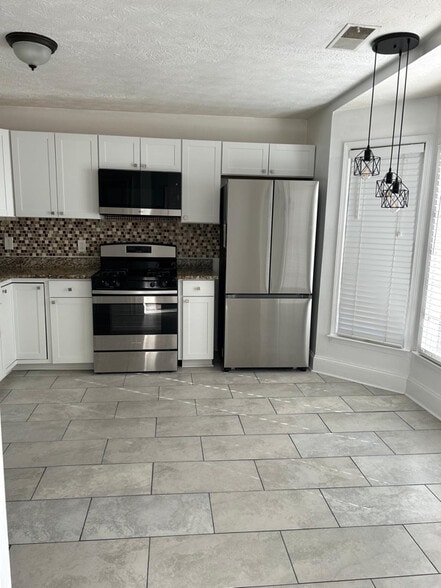 Building Photo - 278 Shaded Oaks Ln SE