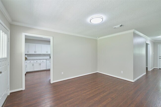 Building Photo - 26611 Oak Hill Dr