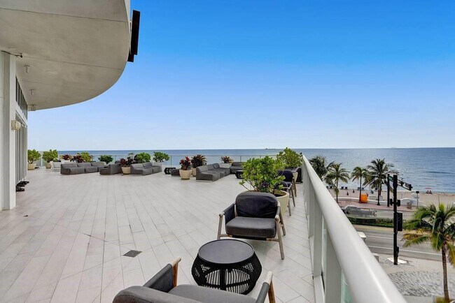 Building Photo - 3101 Bayshore Dr