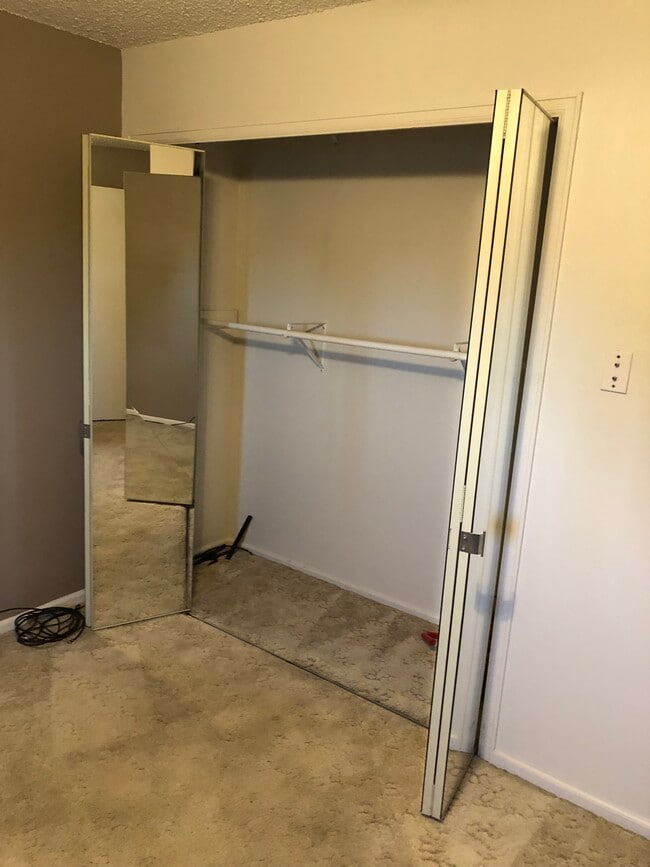 Building Photo - 21 N Briarwood Pl