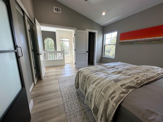 Building Photo - 1 Passage Ln