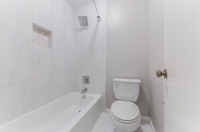 Building Photo - 5701 Village Arbour Dr