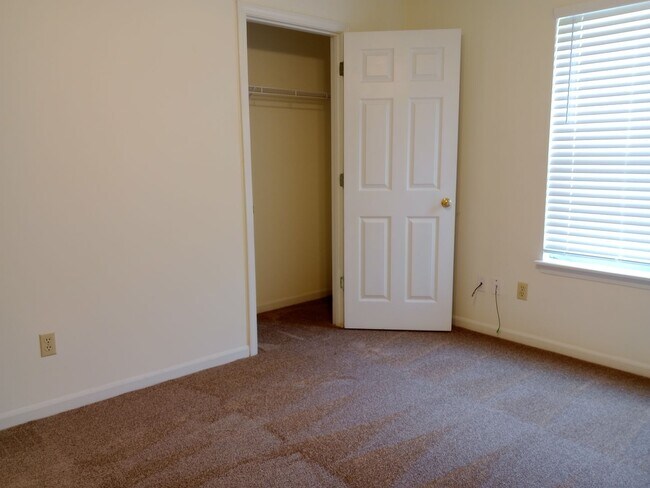 Building Photo - 3527-3529-3529 Prescott Dr