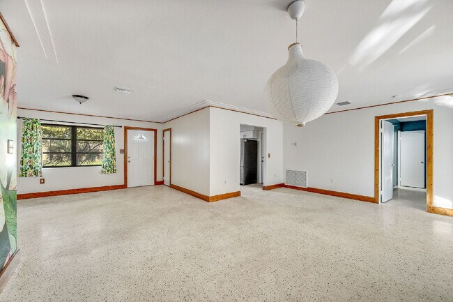 Building Photo - 5 BR/3BA pool home in Merritt Island- NO HOA!