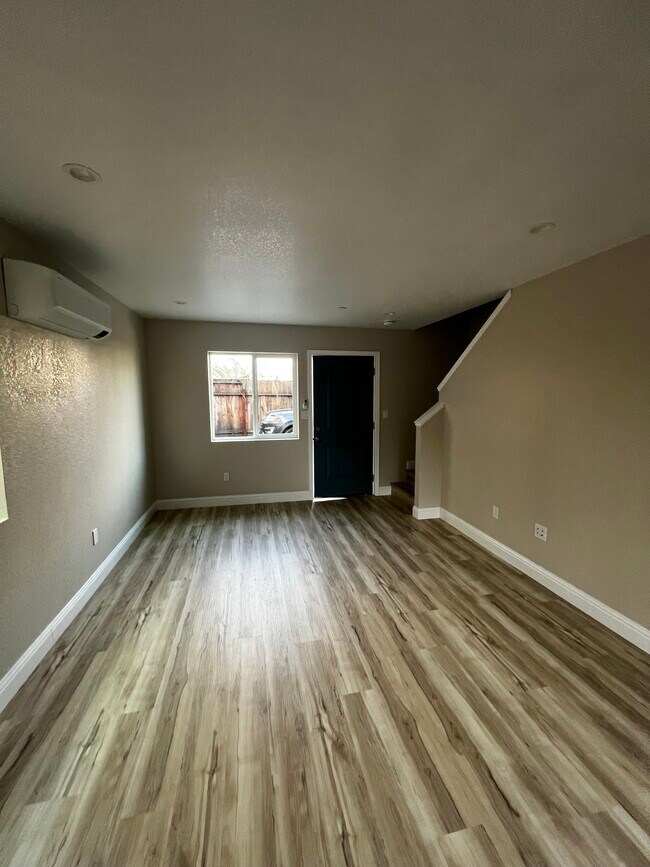 Building Photo - 436 E Center St