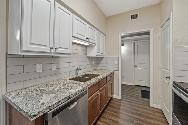 Building Photo - 2400 N Braeswood Blvd