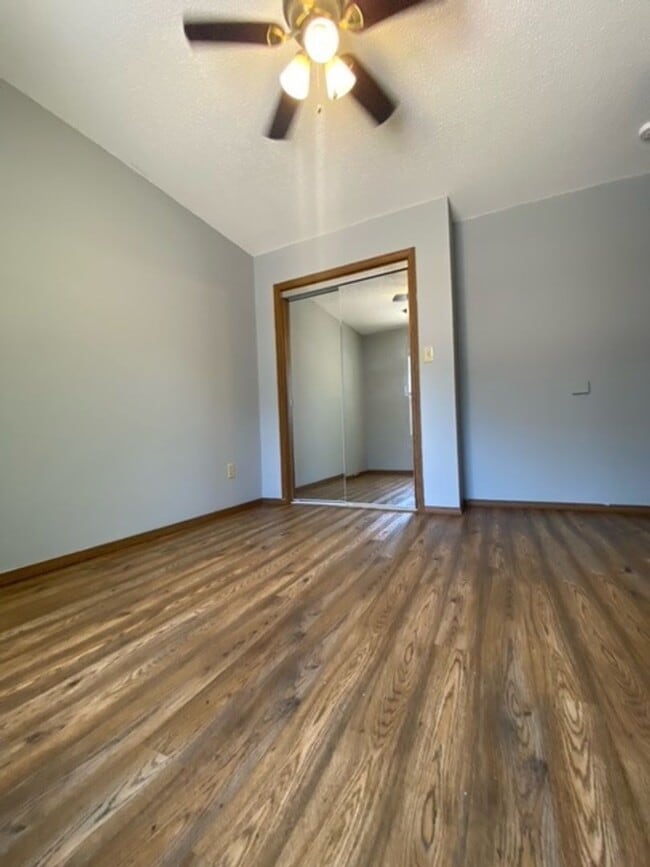 Building Photo - Great Duplex!