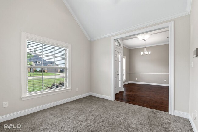 Building Photo - 619 Labarre Ln