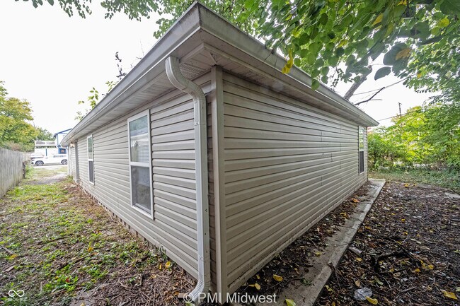 Building Photo - 955 N Traub Ave