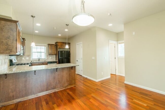 Building Photo - Now Waitlisting For February Move-in! Springwater Corridor 3-Bedroom Townhome For Rent.