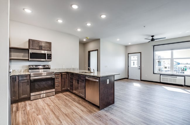 Building Photo - 1619 Doman Dr