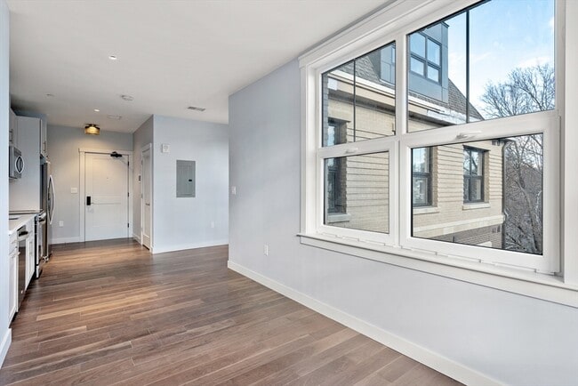 Building Photo - 136 Babcock St