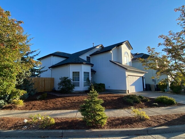 Primary Photo - Spacious & Updated 4 Bedroom 2.5 Bath In H...