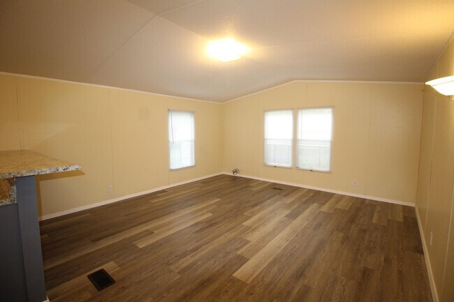 Building Photo - 2528 Baywood Dr